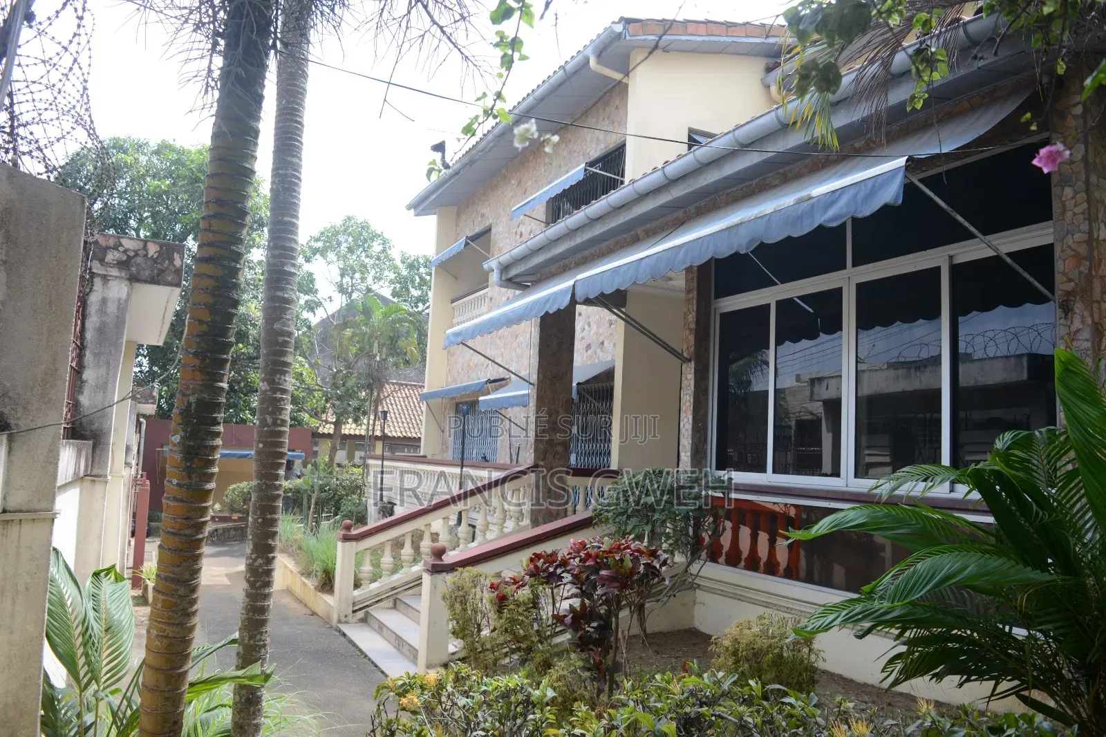 7chbre Duplex dans Francis Gweh, Cocody à Vendre
