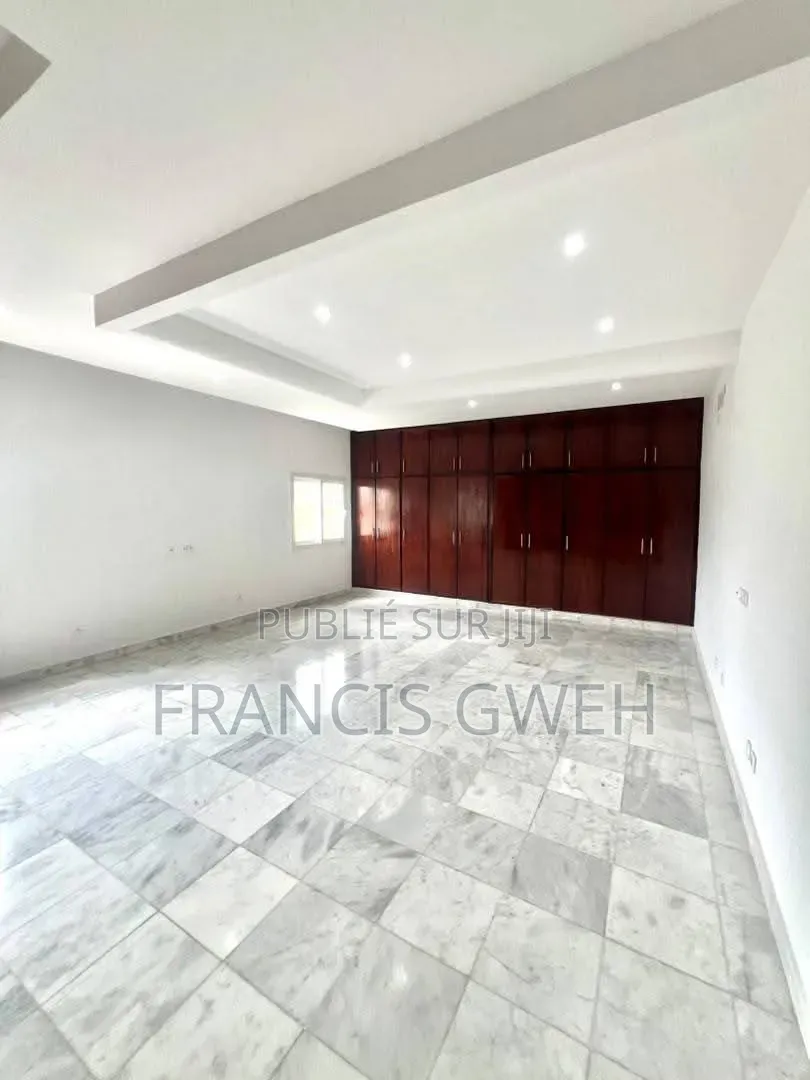 6chbre Duplex dans Francis Gweh, Cocody à Louer