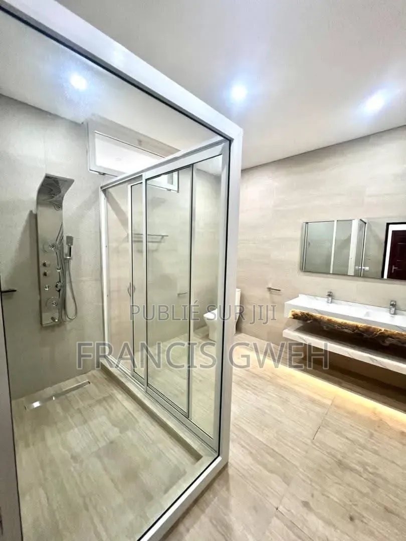 6chbre Duplex dans Francis Gweh, Cocody à Louer