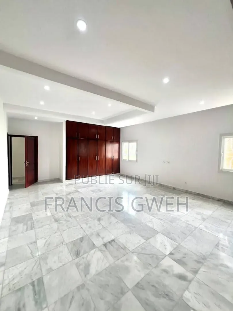 6chbre Duplex dans Francis Gweh, Cocody à Louer