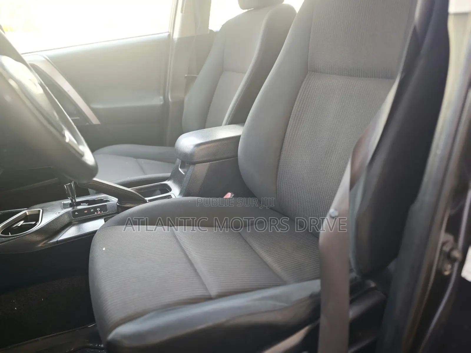 Toyota RAV4 LE AWD (2.5L 4cyl 6A) 2017 Gris
