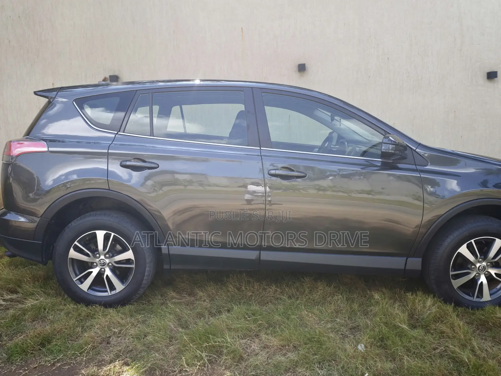 Toyota RAV4 LE AWD (2.5L 4cyl 6A) 2017 Gris