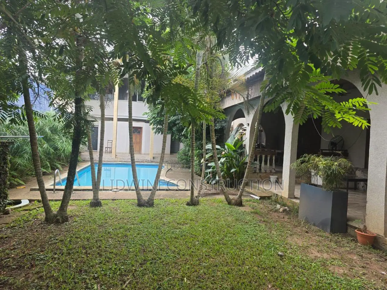 10chbre Appartement dans Cocody à Vendre