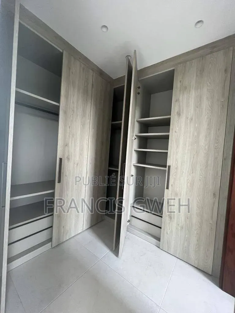3chbre Duplex dans Francis Gweh, Cocody à Louer