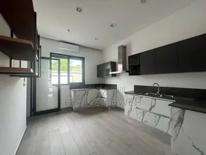 3chbre Duplex dans Francis Gweh, Cocody à Louer