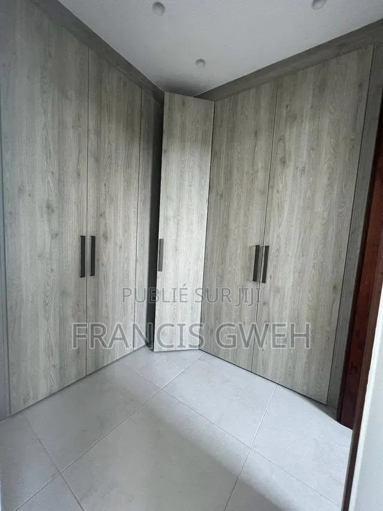 3chbre Duplex dans Francis Gweh, Cocody à Louer