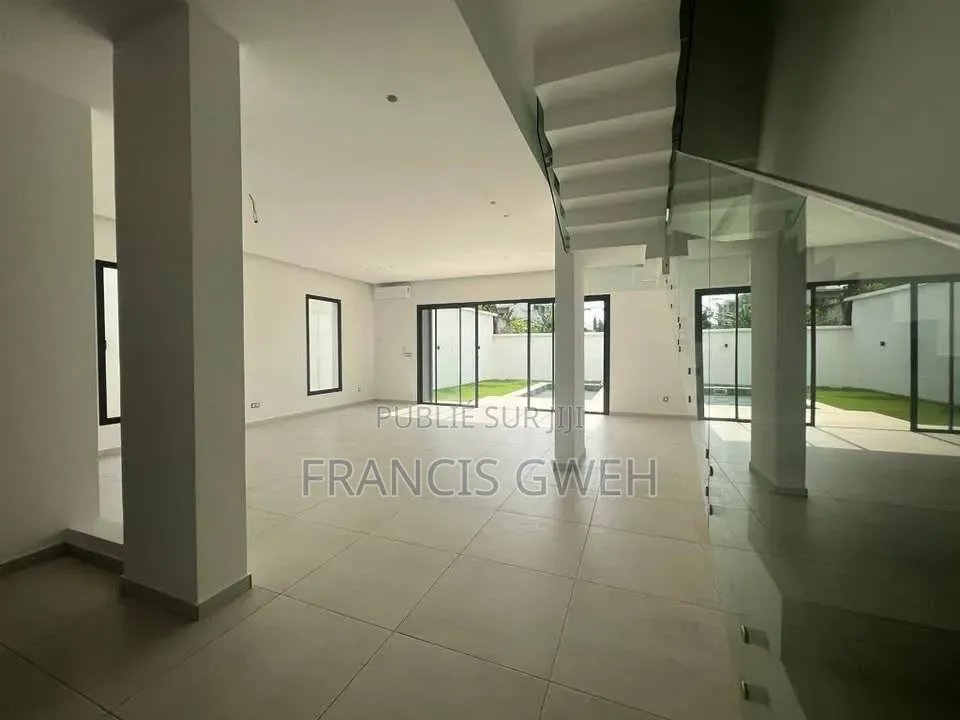 3chbre Duplex dans Francis Gweh, Cocody à Louer