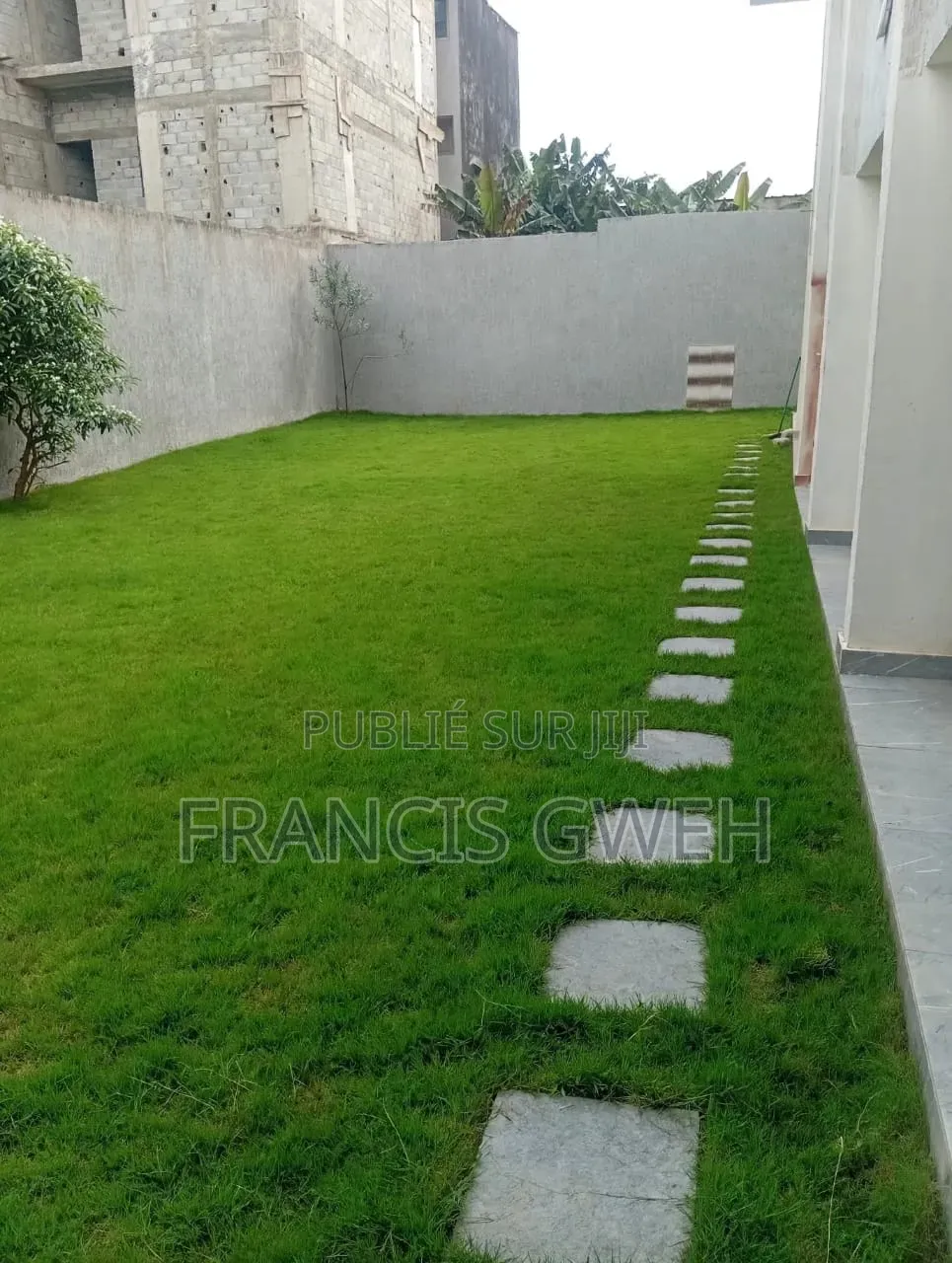 6chbre Duplex dans Francis, Cocody à Louer