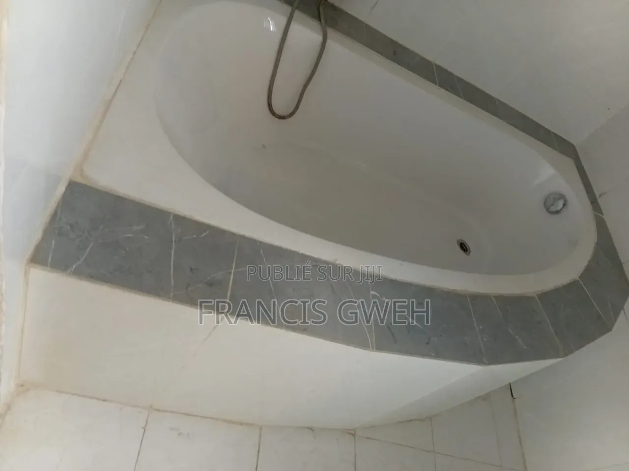 6chbre Duplex dans Francis, Cocody à Louer