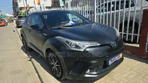 Toyota C-HR XLE FWD Sport Utility (2.0L 4cyl 2AM) 2018 Noir