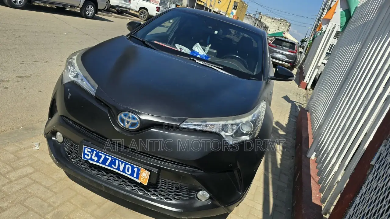 Toyota C-HR XLE FWD Sport Utility (2.0L 4cyl 2AM) 2018 Noir