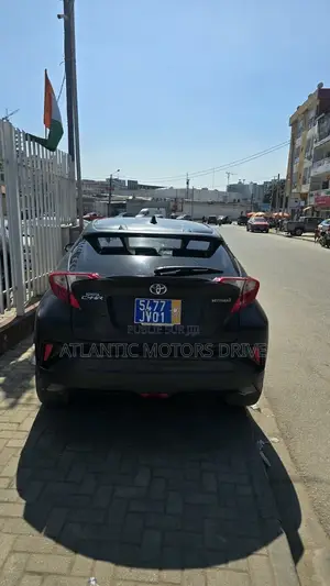 Toyota C-HR XLE FWD Sport Utility (2.0L 4cyl 2AM) 2018 Noir