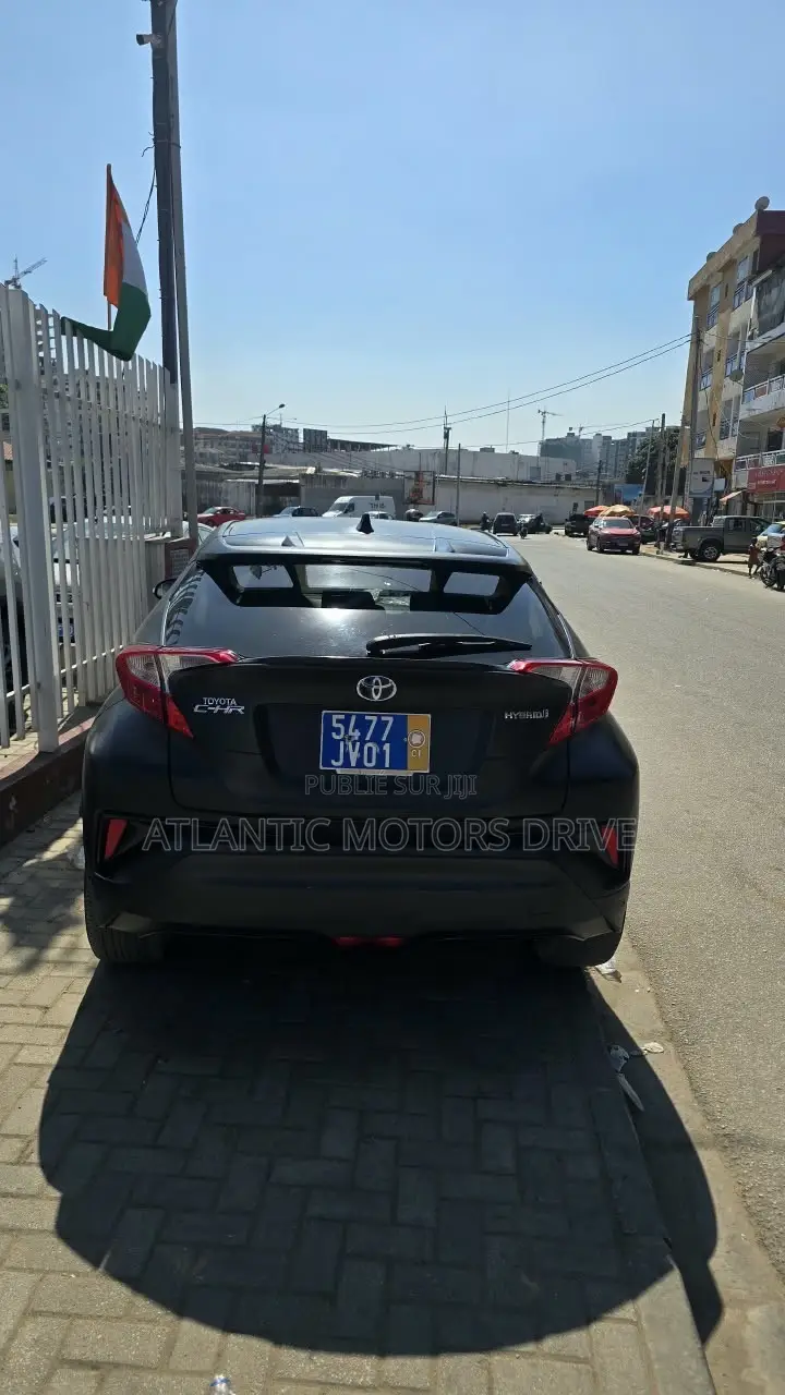 Toyota C-HR XLE FWD Sport Utility (2.0L 4cyl 2AM) 2018 Noir