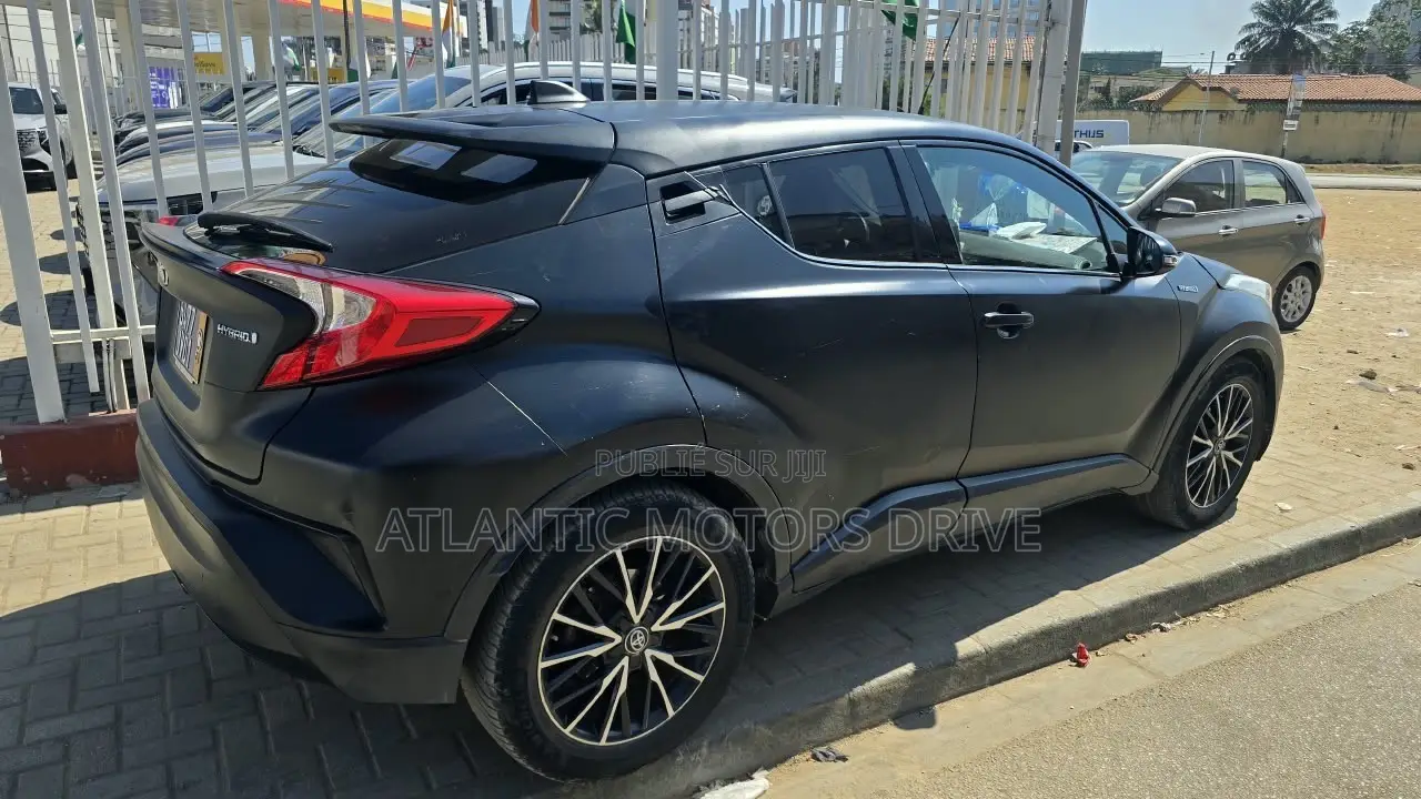Toyota C-HR XLE FWD Sport Utility (2.0L 4cyl 2AM) 2018 Noir