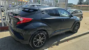 Toyota C-HR XLE FWD Sport Utility (2.0L 4cyl 2AM) 2018 Noir