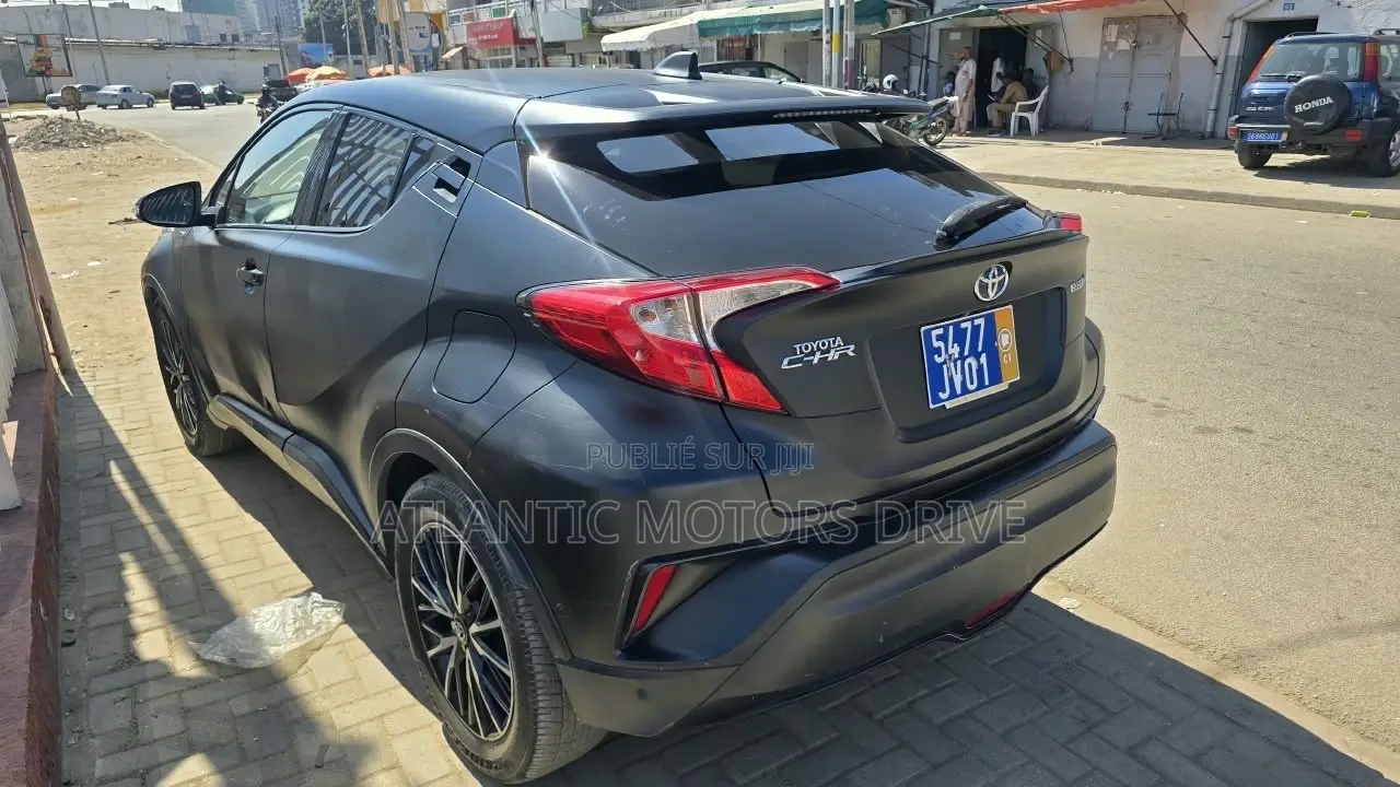 Toyota C-HR XLE FWD Sport Utility (2.0L 4cyl 2AM) 2018 Noir