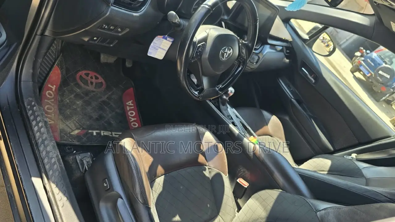 Toyota C-HR XLE FWD Sport Utility (2.0L 4cyl 2AM) 2018 Noir