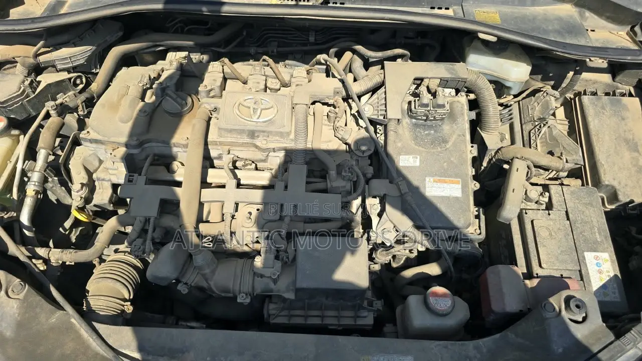 Toyota C-HR XLE FWD Sport Utility (2.0L 4cyl 2AM) 2018 Noir