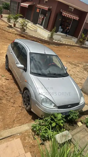 Ford Focus 2.3 2000 Gris