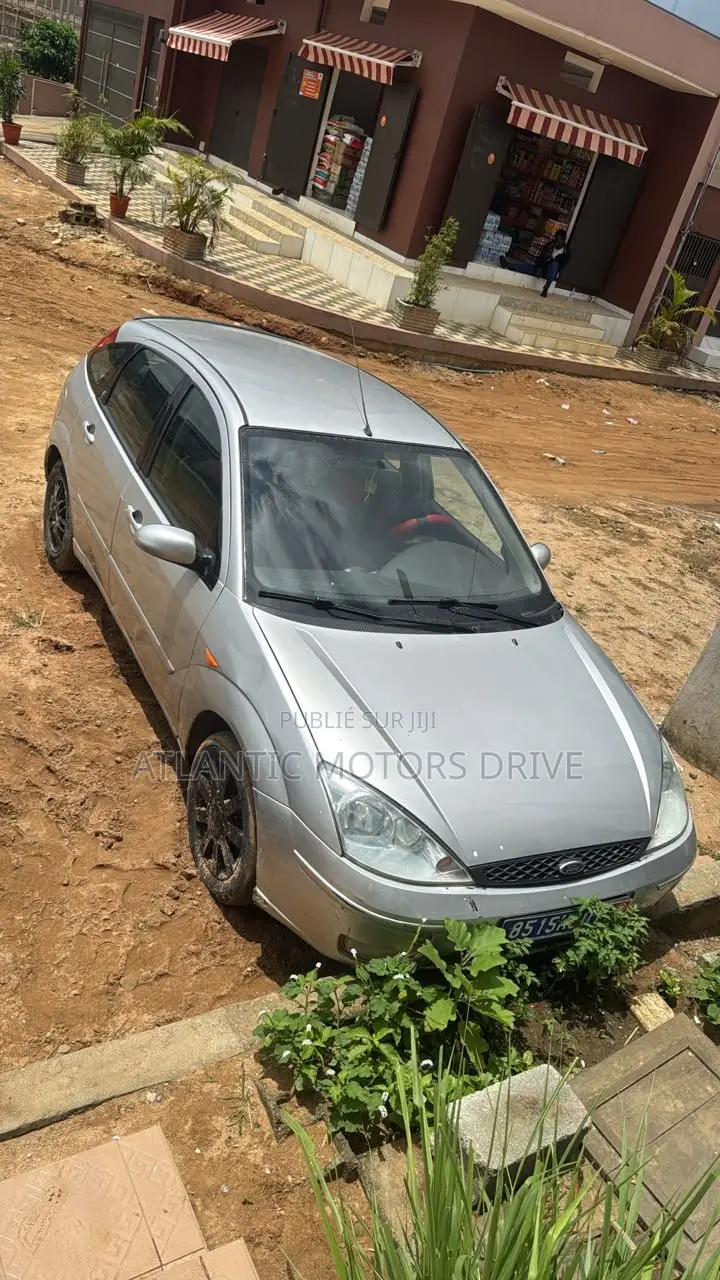 Ford Focus 2.3 2000 Gris