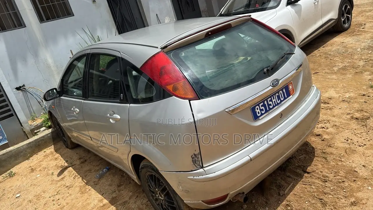 Ford Focus 2.3 2000 Gris