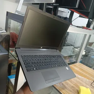 Nouveau Ordinateur portable HP 250 G7 8GB Intel Core i5 SSD 1T