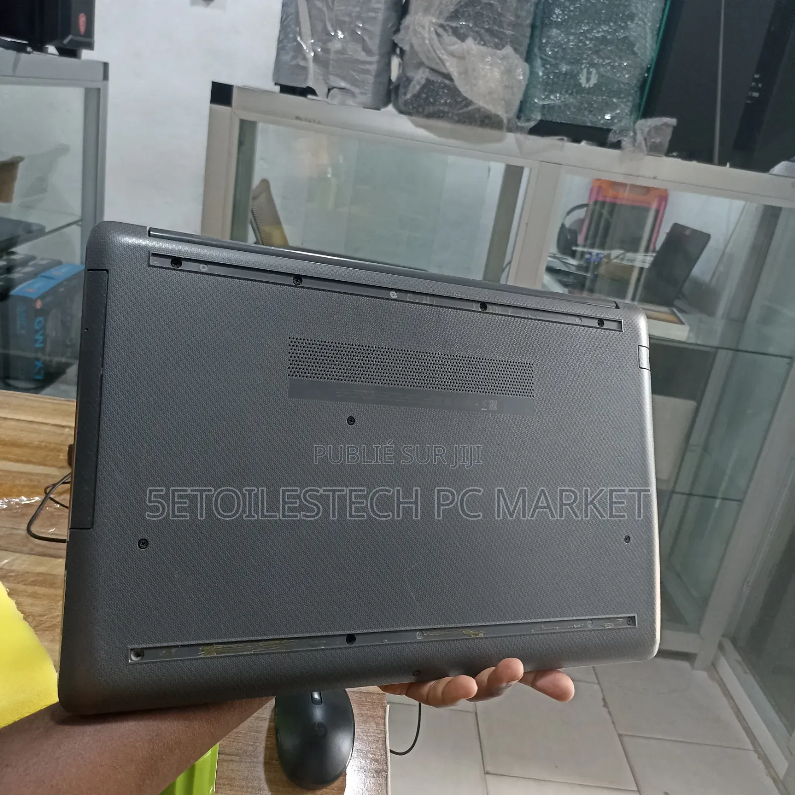 Nouveau Ordinateur portable HP 250 G7 8GB Intel Core i5 SSD 1T