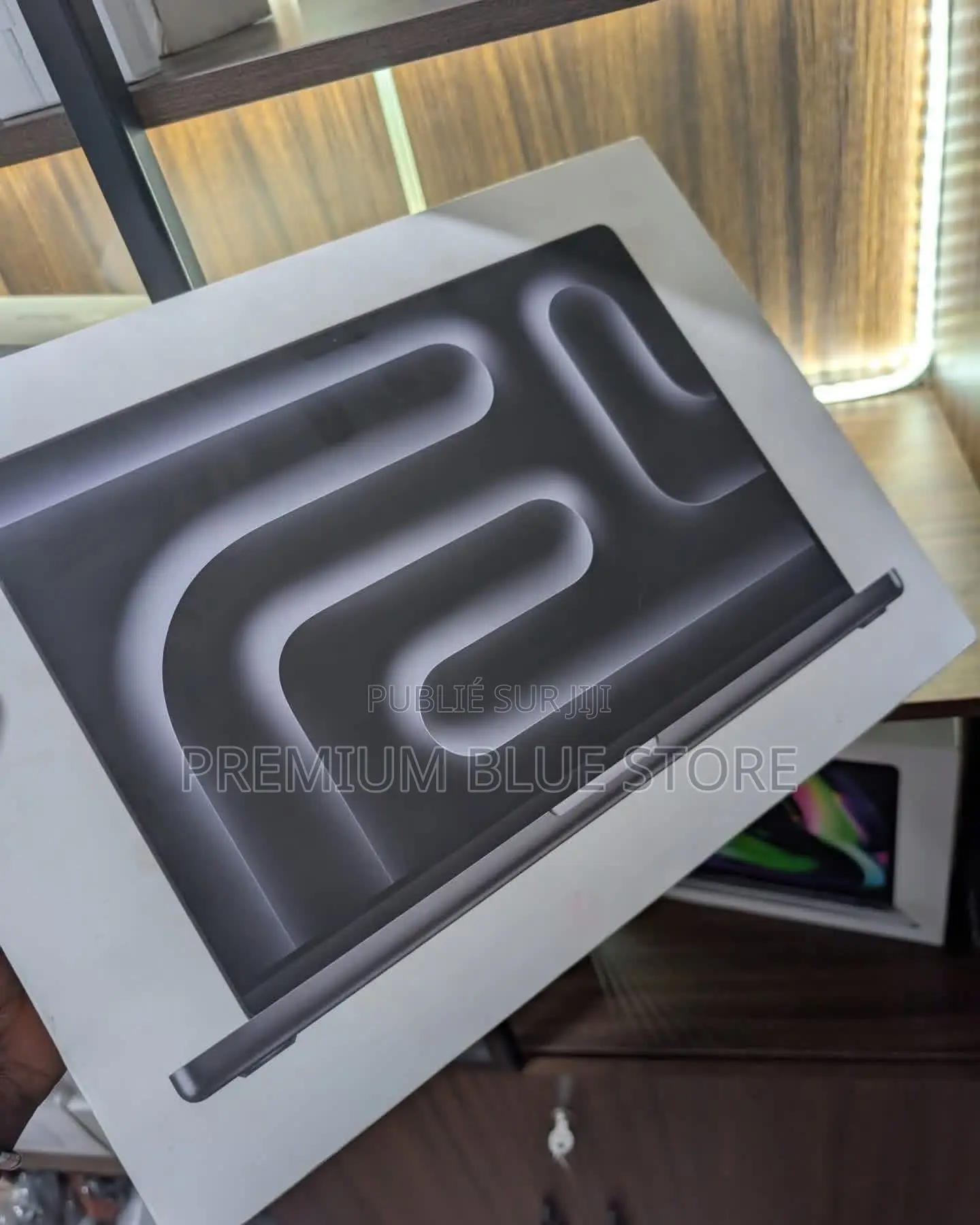 Nouveau Apple MacBook Pro 2025 M5 16GB Apple M5 Max SSD 1T