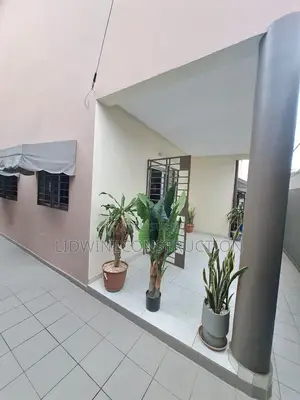 5chbre Duplex dans Bingerville à Louer