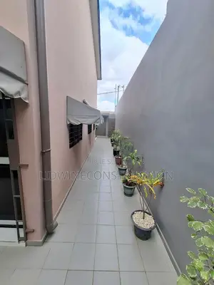 5chbre Duplex dans Bingerville à Louer