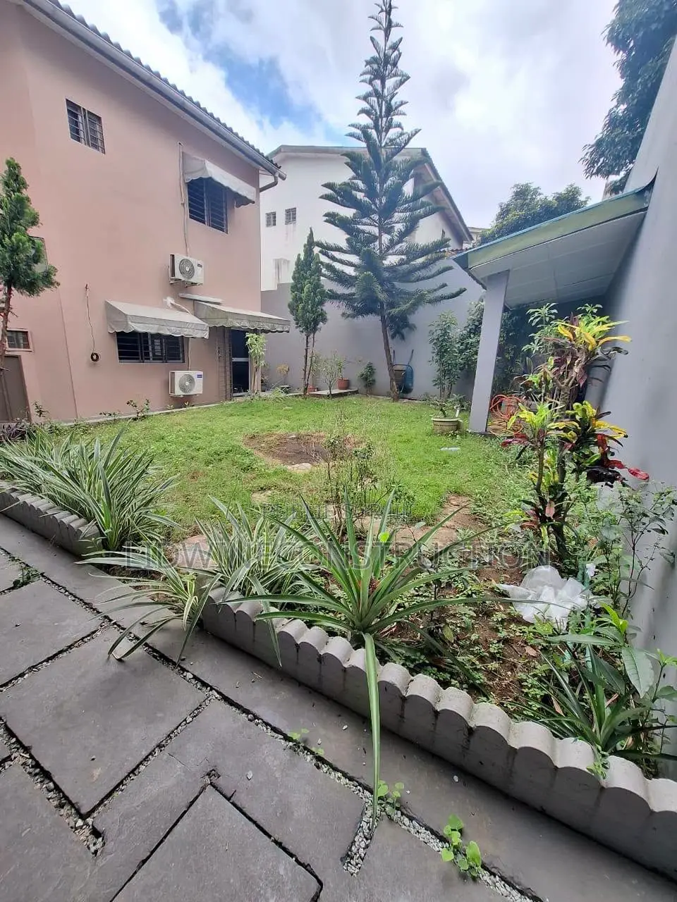 5chbre Duplex dans Bingerville à Louer