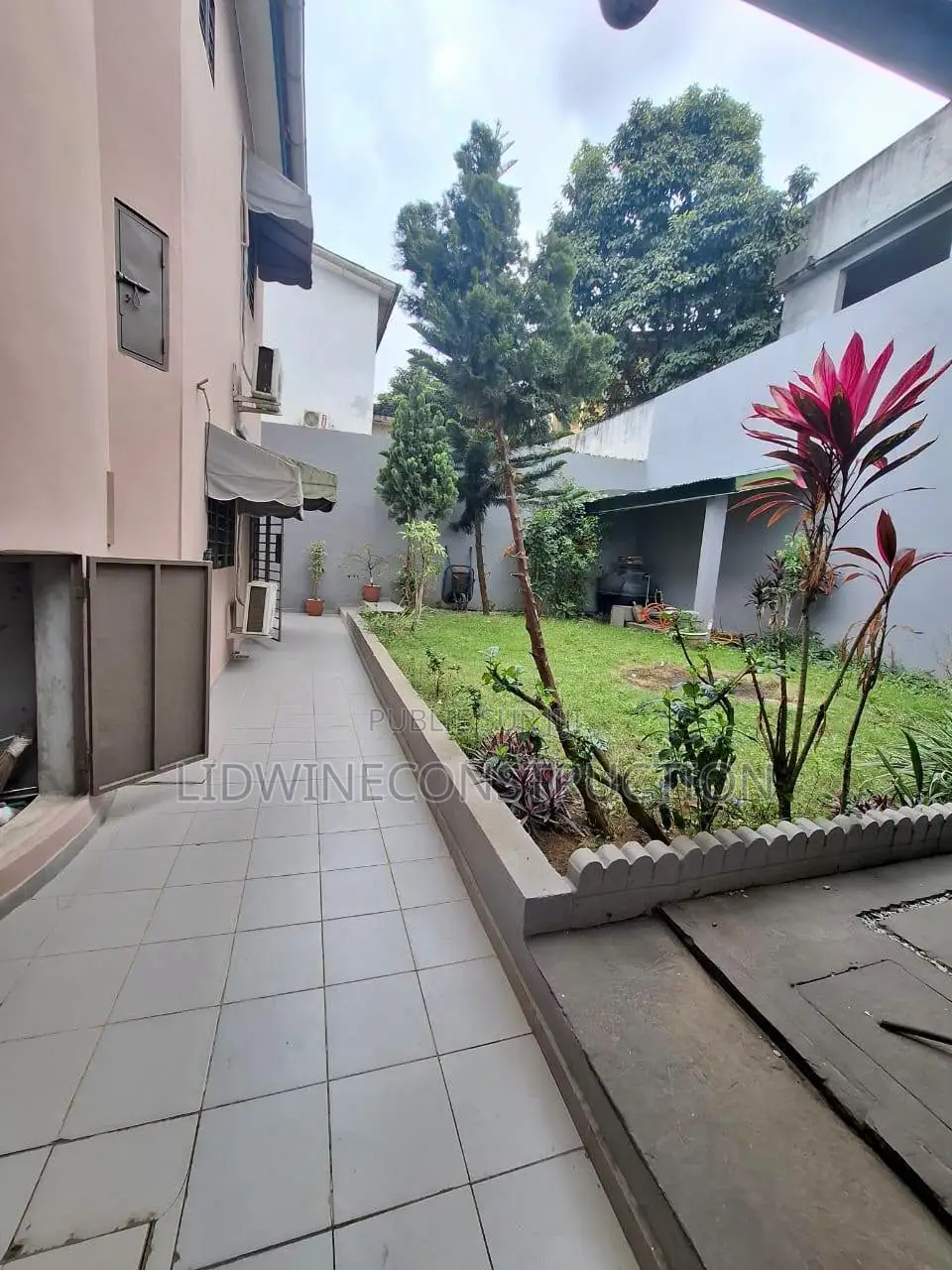 5chbre Duplex dans Bingerville à Louer