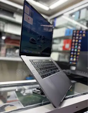 Nouveau Apple MacBook Pro 2019 16GB Intel Core i5 eMMC 512GB
