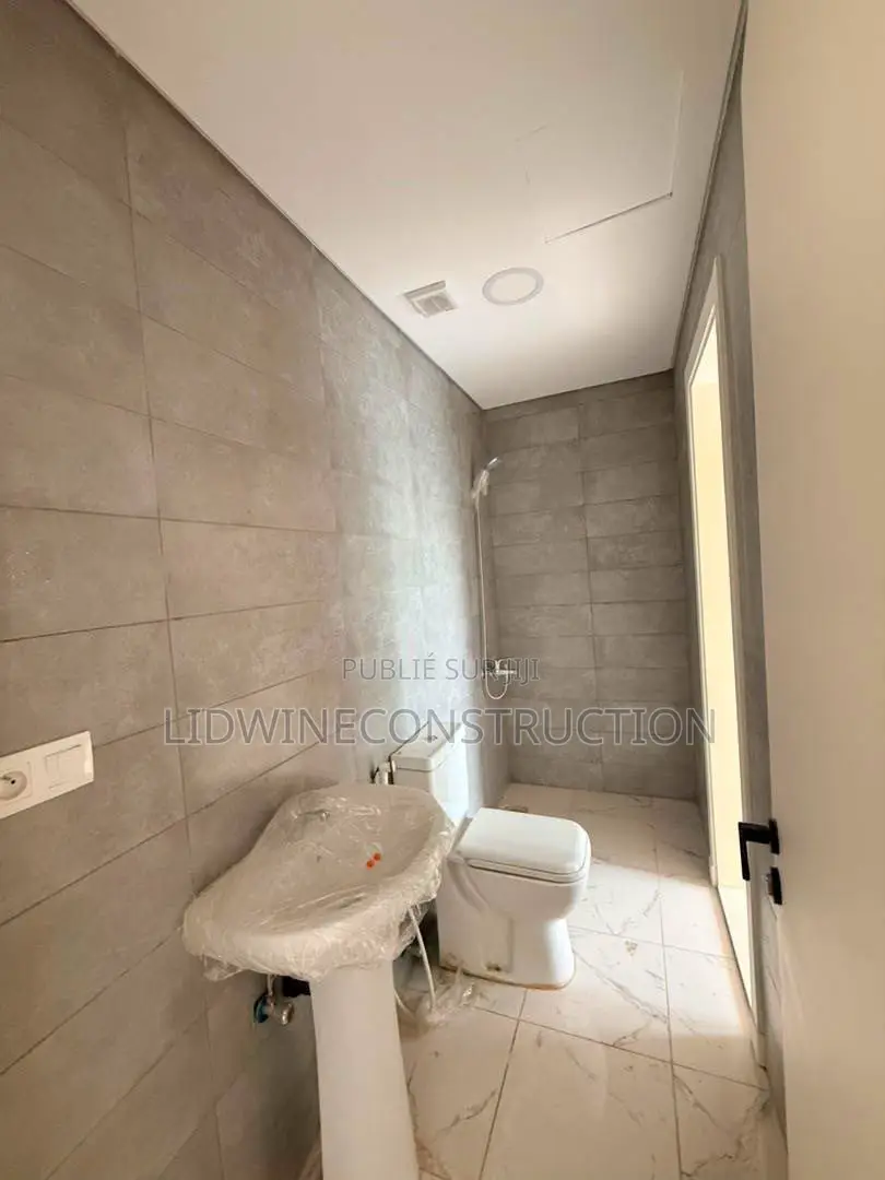 3chbre Appartement dans Cocody à Louer