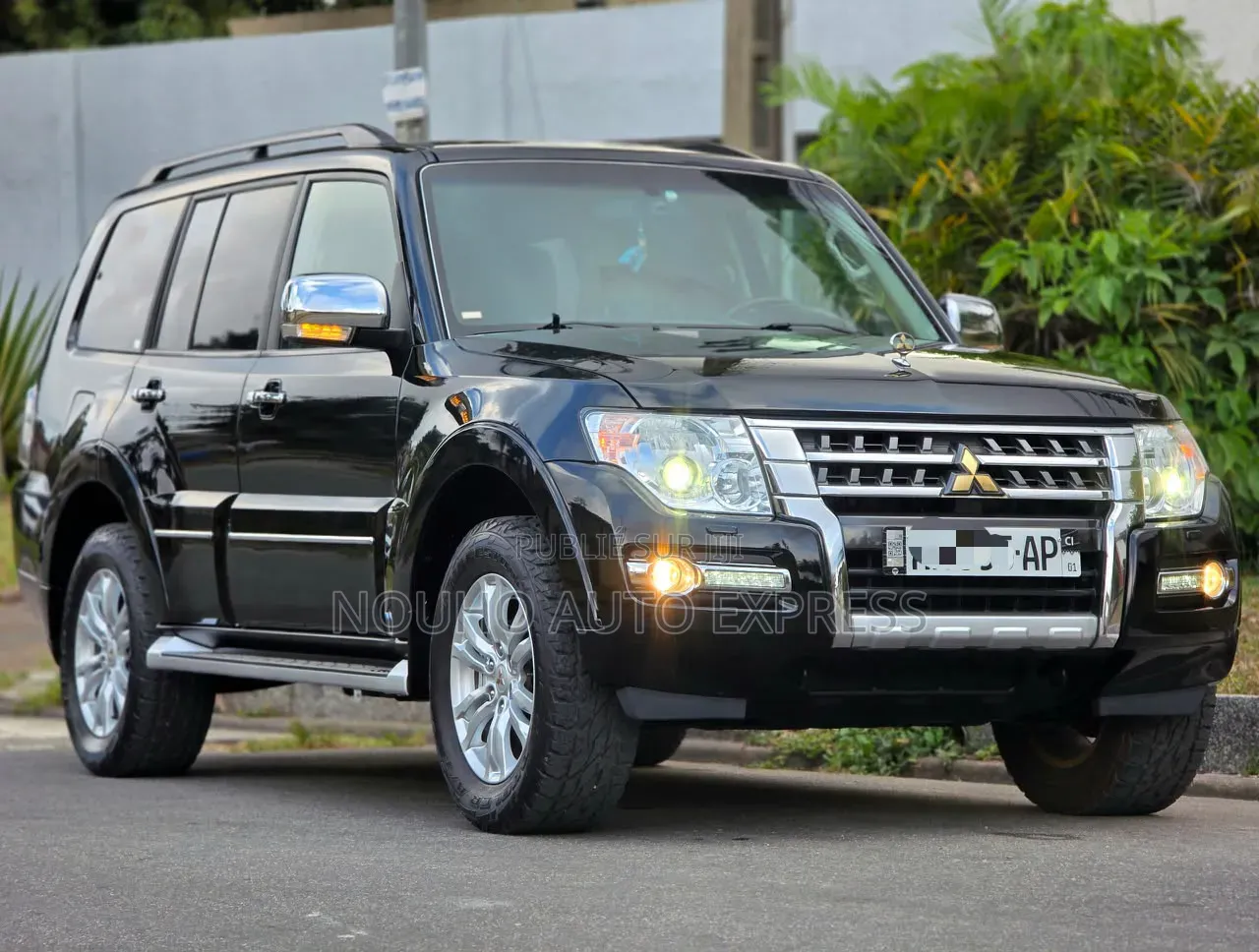 Mitsubishi Pajero 2023 Doré