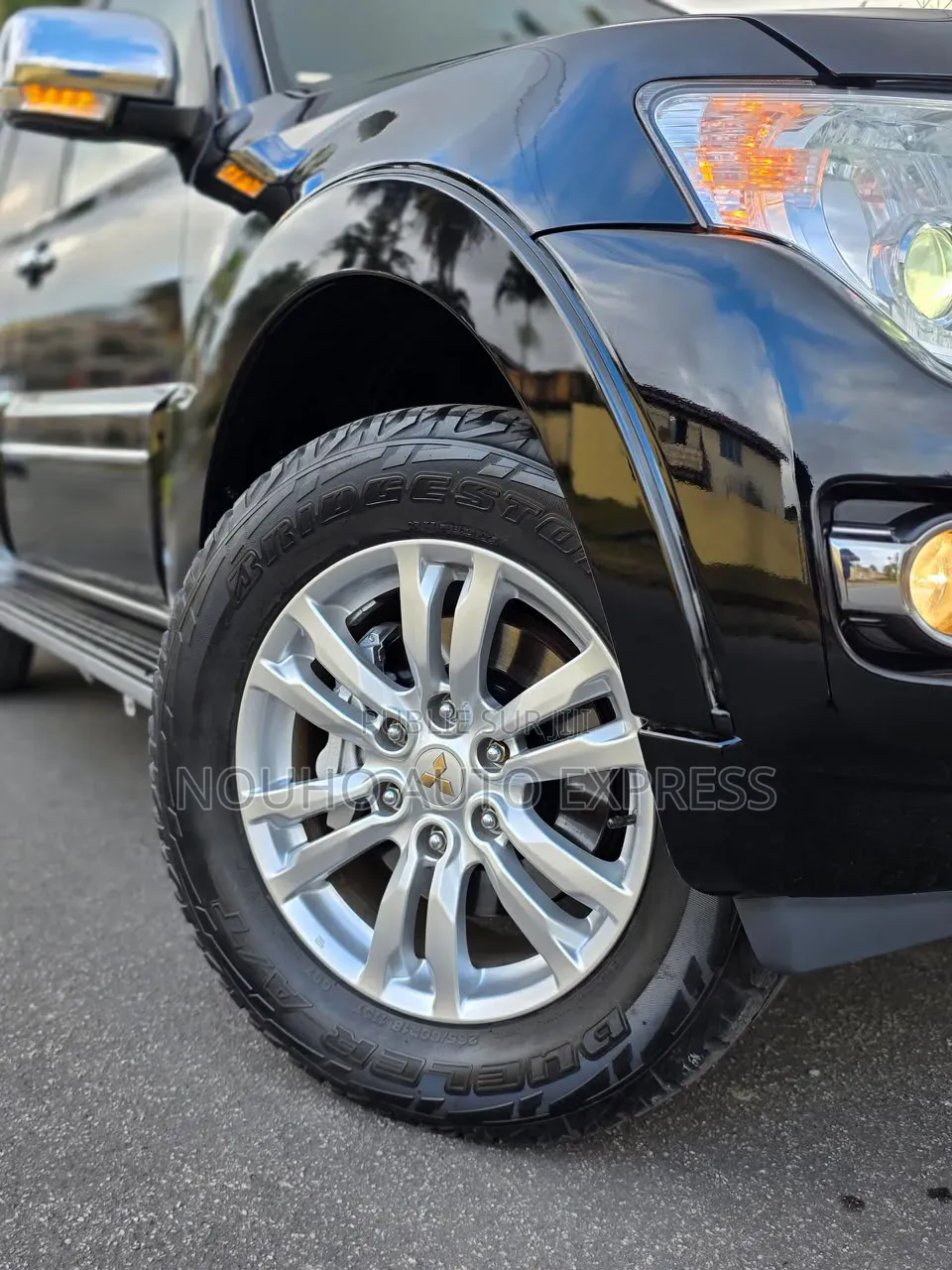 Mitsubishi Pajero 2023 Doré