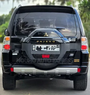 Mitsubishi Pajero 2023 Doré
