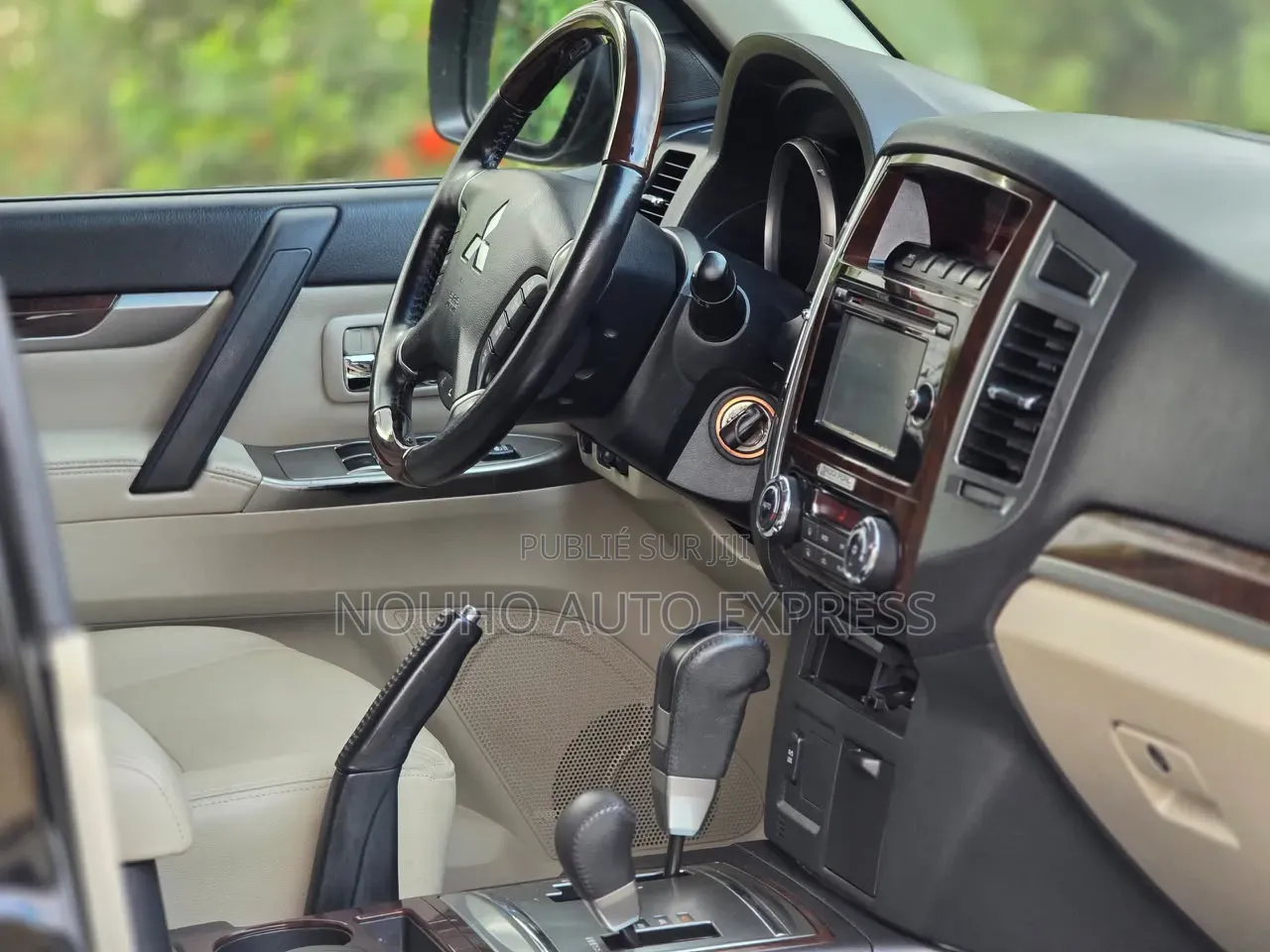 Mitsubishi Pajero 2023 Doré