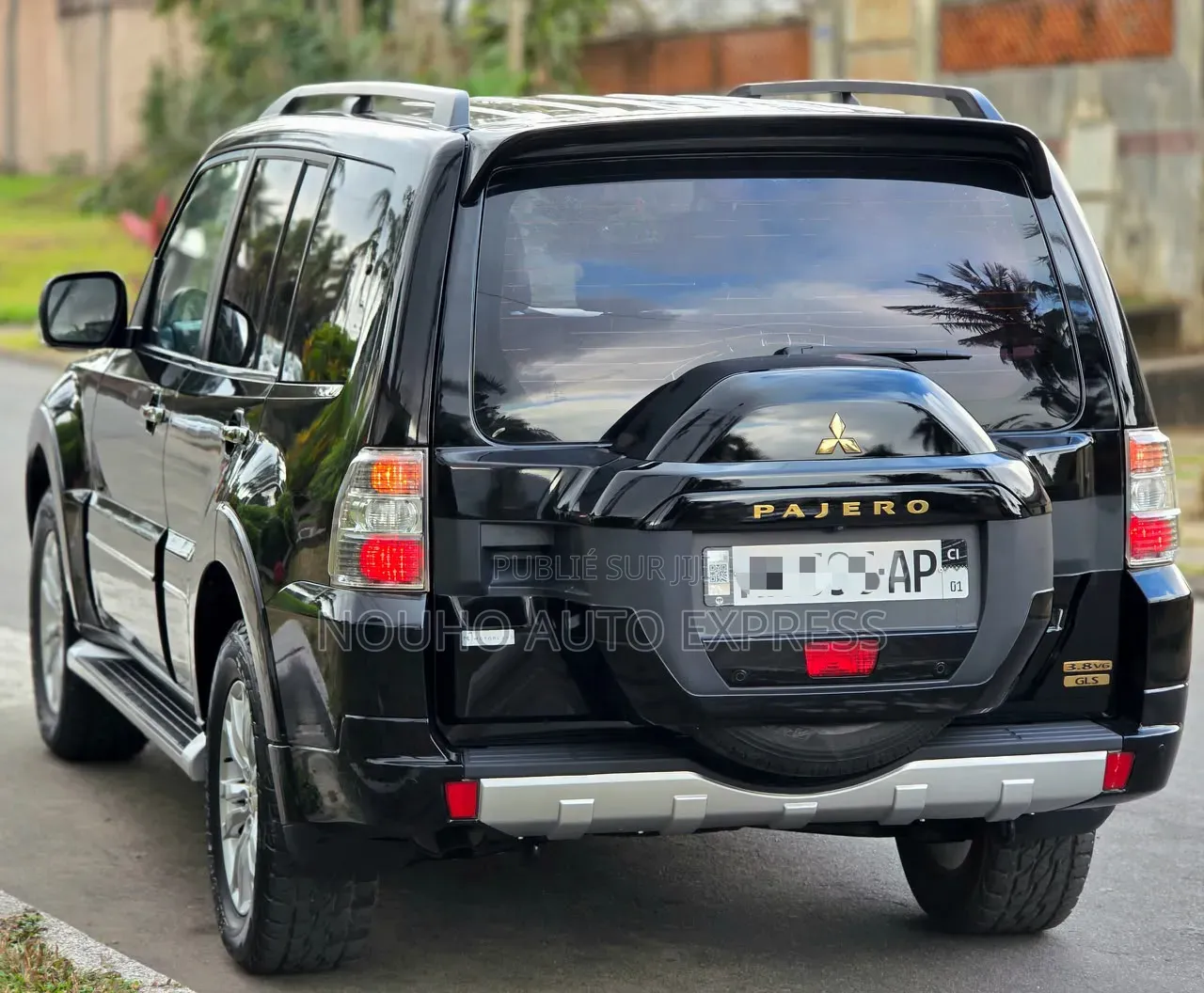 Mitsubishi Pajero 2023 Doré