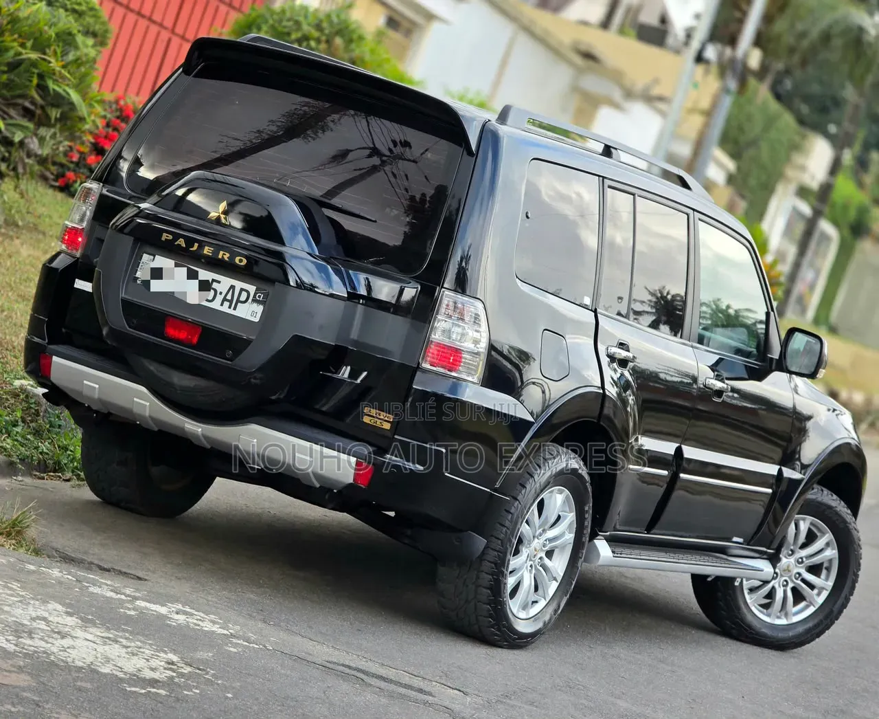 Mitsubishi Pajero 2023 Doré