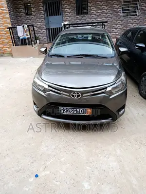 Toyota Yaris 2015 Marron
