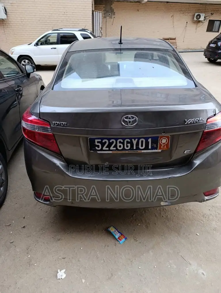 Toyota Yaris 2015 Marron