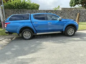 Mitsubishi L200 2018 Bleu