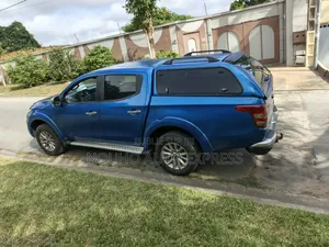 Mitsubishi L200 2018 Bleu