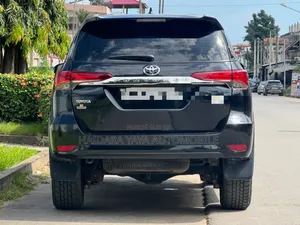 Toyota Fortuner 2025 Noir