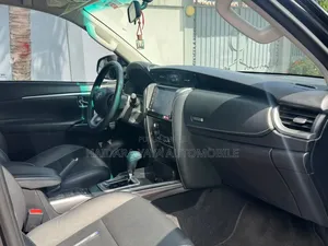 Toyota Fortuner 2025 Noir