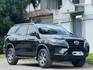 Toyota Fortuner 2025 Noir