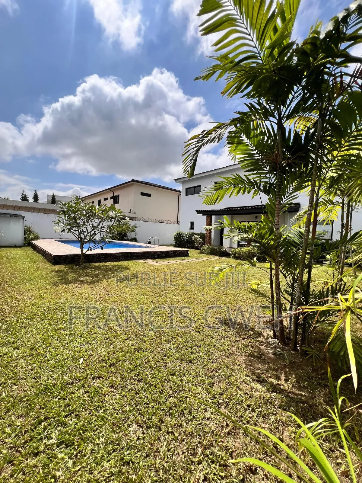 6chbre Duplex dans Francis Gweh, Cocody à Louer