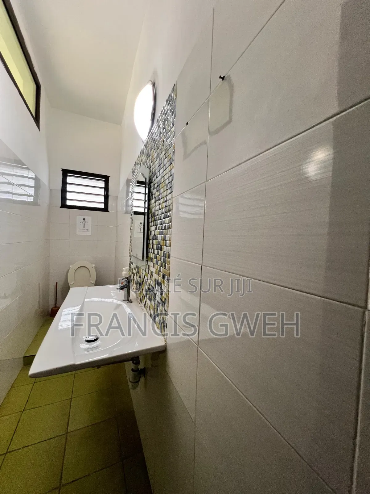 6chbre Duplex dans Francis Gweh, Cocody à Louer
