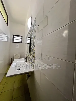 6chbre Duplex dans Francis Gweh, Cocody à Louer